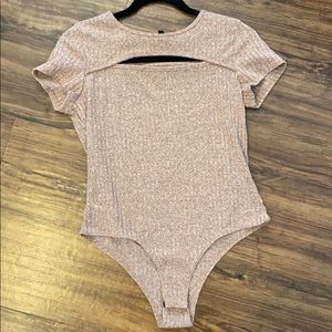 Short sleeve pinkish bodysuit